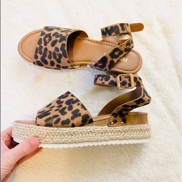 cushionaire sandals leopard
